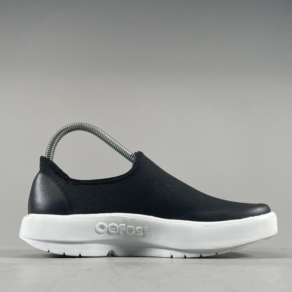 OOFOS OOmg eeZee Low Women’s 7 Black White Slip On Comfort Recovery Shoes GUC - Picture 7 of 9